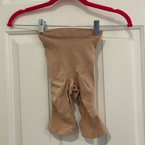 SKIMS SCULPTING SHORT MID THIGH W/ OPEN GUSSET, Mica, size S/M, like new